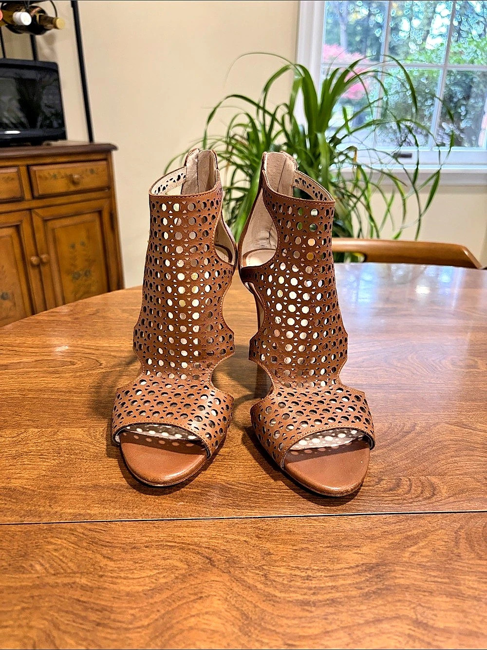 Louise et Cie Winnie2 Brown Cutout Heels